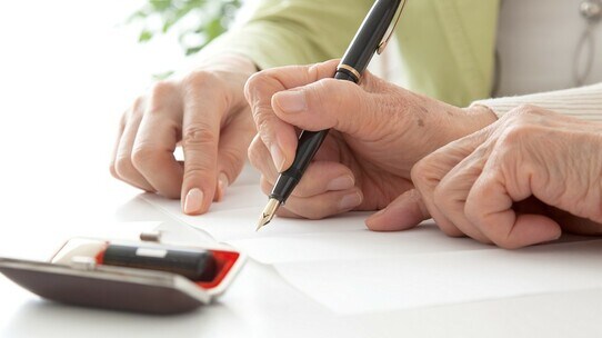 「認知症の親」の相続放棄…「子どもが代理」することは可能か【弁護士が解説】