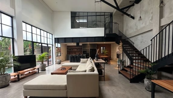 チャングーのモダン３ベッドルームヴィラ 人気のカユトゥラン通り