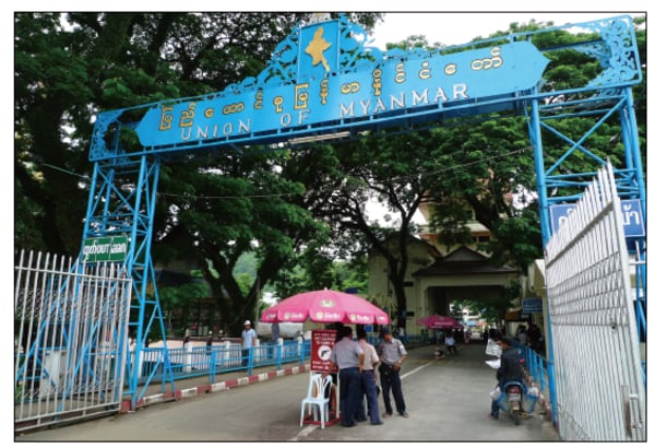 タイとミャンマーを結ぶ最北端のメーサイ国境。インフラはまだ未整備