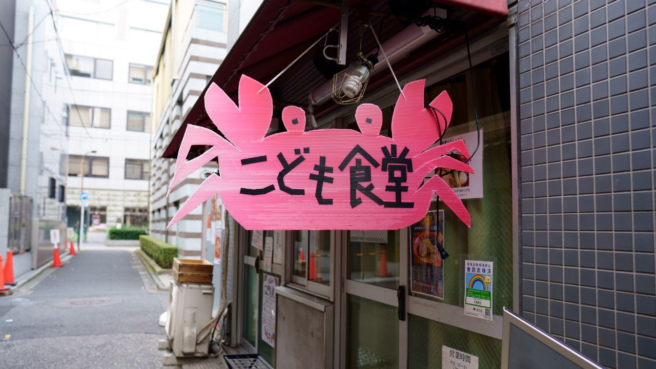 「娘を子ども食堂に通わせています」世帯年収1,000万円・東京在住40代共働き夫婦の事情…夜19時、毎晩家で一人ぼっちの小学生
