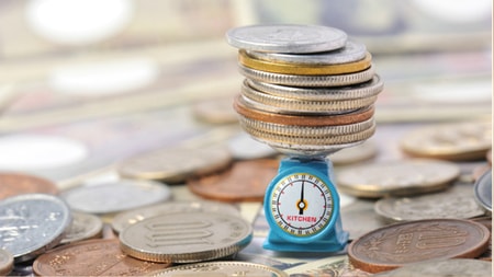 この先も米国株高・米ドル安の相関関係が続くなら…（画像はイメージです／PIXTA）