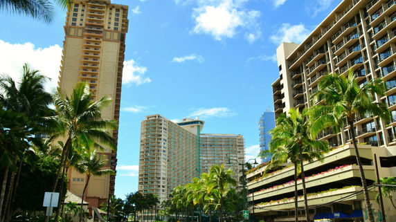 ハワイのホテルコンド「イリカイ」、新たな分譲に入札が殺到