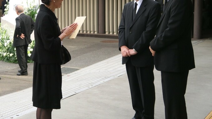 「大往生でしたね」はNG…お通夜やお葬式で〈お悔やみの気持ち〉をそっと届ける言葉のマナー