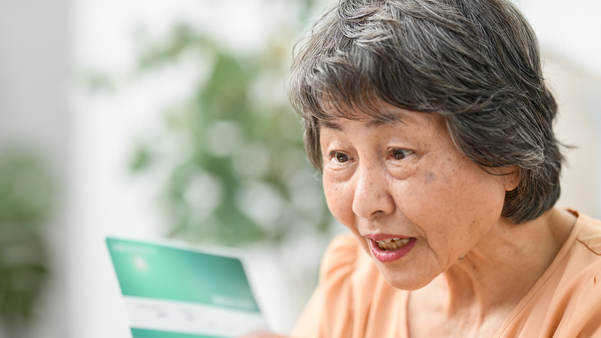 「年金は月6万円台…貯金がどんどん減っていく」68歳女性が知らなかった〈年金生活でももらえるお金〉【社労士・行政書士が解説】