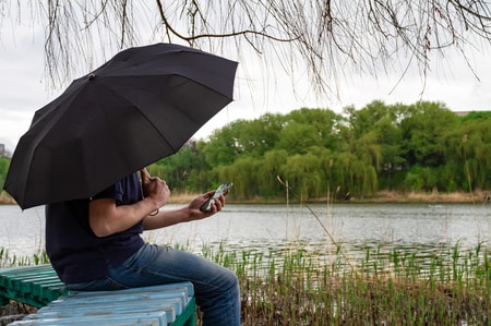 塞ぎ込む日々が続いた（※写真はイメージです／PIXTA）