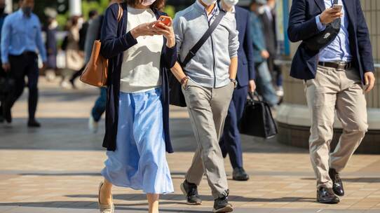 「速く歩く人」は健康寿命が長い?…「すぐ足が疲れる人」へ、医師が薦めたいフットケア