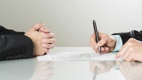 トラブル事例に学ぶ「書面による贈与契約」の重要性