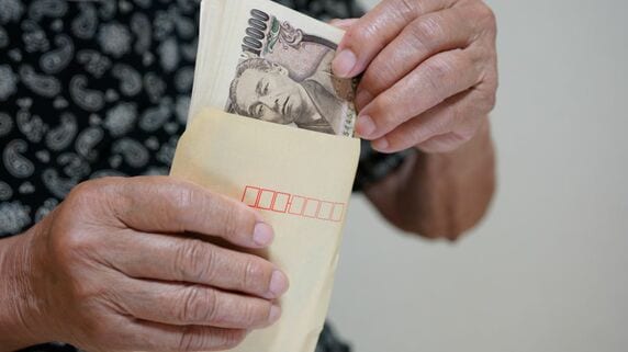 「ばあちゃん、ありがとう！」資産1億2,000万円の85歳・認知症祖母から“計6回の結婚祝い600万円”を戸惑いながら受け取った孫の末路…税務調査で突きつけられた〈絶望のペナルティ〉【税理士が解説】