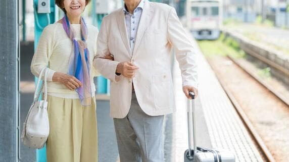 「毎月1回は旅行。孫には惜しまず出費してきた」〈年金26万円・貯金3,800万円〉“老後の理想”を叶えた60代夫婦が語る「残高を見て固まった日」