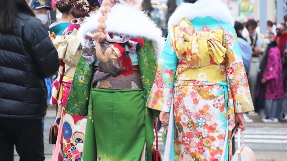 振袖に30万円もかけるなんて…「有名私大生・自慢の一人娘」がまさかの成人式拒否！〈世帯年収1,500万円〉50代夫婦が戸惑ったワケ