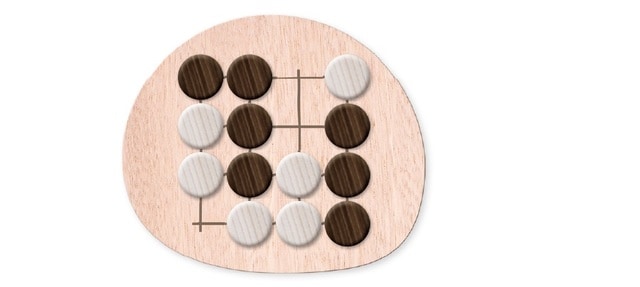 盤から白石をすべて取って全滅させるか、白が一方的に打てない状況にしてください。