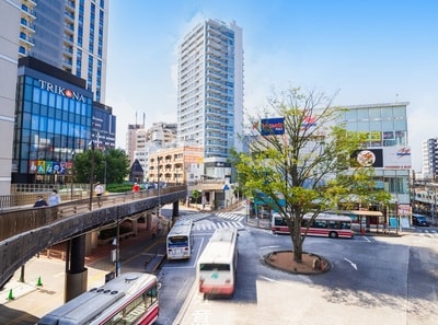 三鷹駅南口（出所：PIXTA）