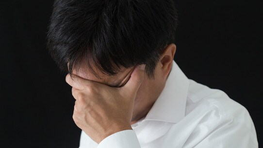 「もうだめだ」32歳男性の衝撃告白。母は笑顔のウラで…