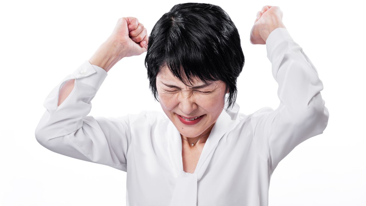 「私の人生を返してよ…」介護のため〈年収800万円〉を捨てた53歳娘の末路。父の葬儀後にみた「預金通帳の取引履歴」に唖然