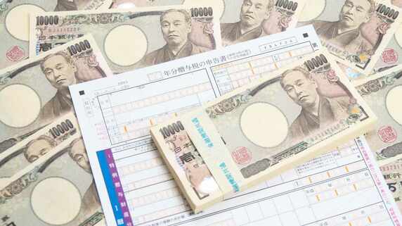 「まさか贈与になるなんて…」60代母、娘夫婦への引越し祝いで税務署から届いた〈青い封筒〉