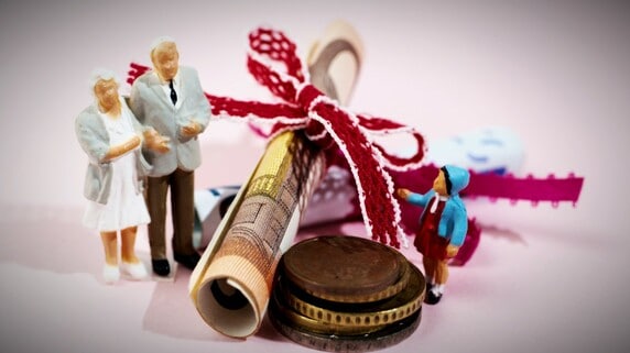 【2026年度税制改正大綱】教育資金贈与の非課税枠、延長なしで終了へ…政府・与党が方針固める