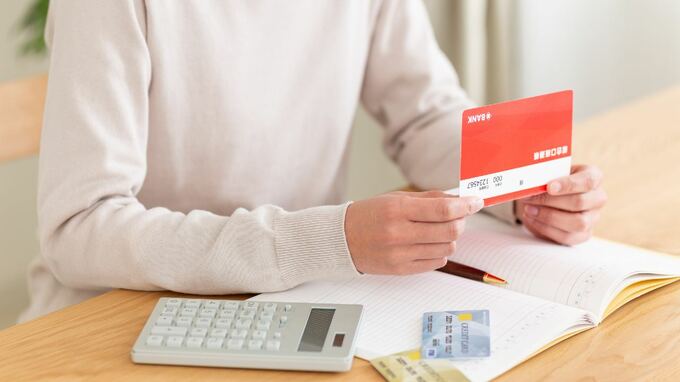 「900万円も、どこへ…？」〈年金月6万円〉85歳父の通帳に残る不審な出金記録。51歳長女が青ざめた“まさかの理由”