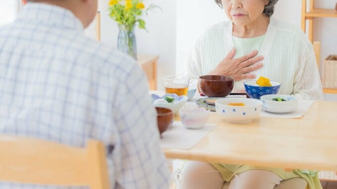 「こんなことなら家にいればよかった…」〈年金月32万円・総資産8,000万円〉77歳夫婦、終の棲家“有料老人ホーム”でこぼした本音