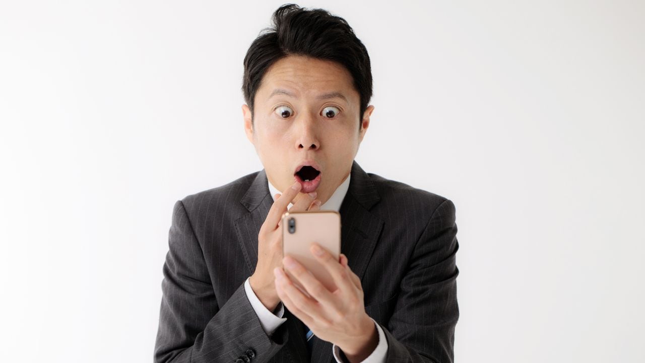 お金が忽然と消えた…日本年金機構から「赤い封筒に入った警告文」が届くも、月収30万円・43歳男性ガン無視。その後、直面するあまりに冷酷な現実