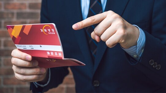 相続発生前に「100万円以上」出金→理由を答えられない…は疑われる可能性大！「タンス預金」が税務調査官にバレる“お決まりのルート”【税理士が解説】
