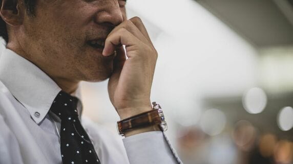 この俺が、なぜ？…年収1,000万円・順風満帆の「勝ち組人生」を歩む40歳商社マン。家族のために6,300万円の新築マンションを手に入れるはずが、あえなく「住宅ローン審査落ち」に絶叫