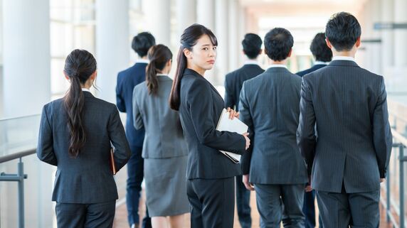 4人に1人が「お金の不安」の衝撃！ 働く人のリアルな悩みと「意外な解決策」