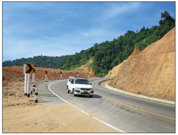 ミャワディ〜コーカレイ間には新バイパス道路が開通した