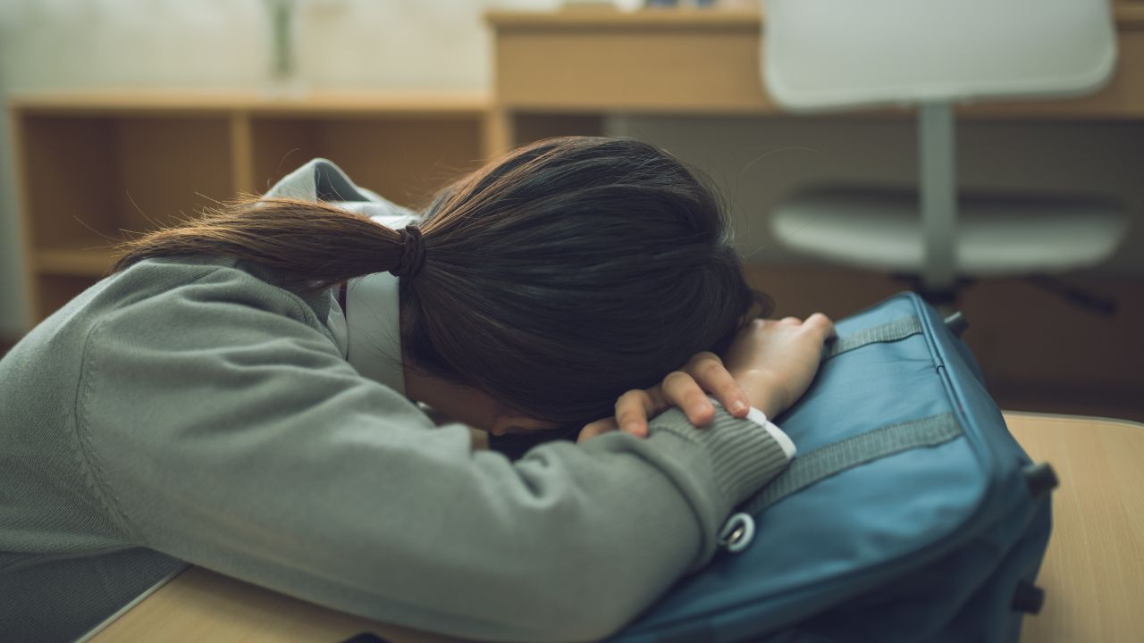 パパのせいで、人生めちゃくちゃ!〈年収1,200万円超〉45歳エリートサラリーマン、ひとり娘の「大学進学」で貯金が一気に枯渇するワケ