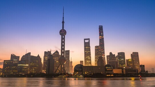中国ではコロナ政策への抗議デモ拡大も後押しとなり規制緩和へ。経済活動再開に向けた期待が高まり、香港市場は大幅上昇