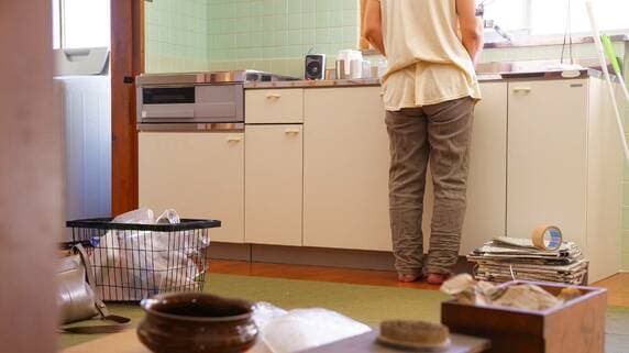 「また仕送りをお願いね」〈年金月11万円・78歳母〉を案じた53歳息子、突然の帰省で知った思いもよらぬ真実