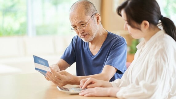 認知症高齢者の財産管理、「家族信託」の活用が急拡大…背景に、潜在数を含む認知症患者「近々700万人」の現実