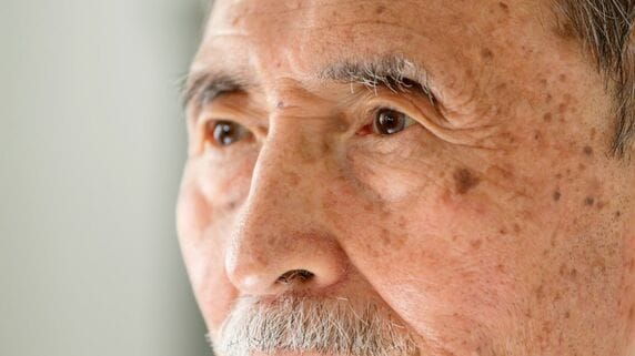 “年金月24万円・退職金3,500万円”真面目一徹63歳元校長夫は目覚めてしまった…「ずっと憧れてたんだ」の一言から大暴走。妻は夫をタコ殴り、息子は思考停止、半年で溶かした〈貯金額〉【FPが解説】