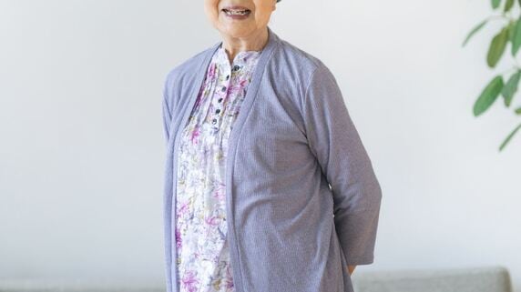 「退職したら自由になれる」と思っていた…〈年金月21万円・65歳男性〉86歳母の突然の来訪で変わった老後設計