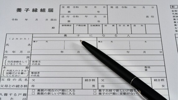 「認知症の父が、養子縁組を!?」相続手続時、まさかの事態に家族騒然も…困難を極める「亡き父の意思能力立証」の問題