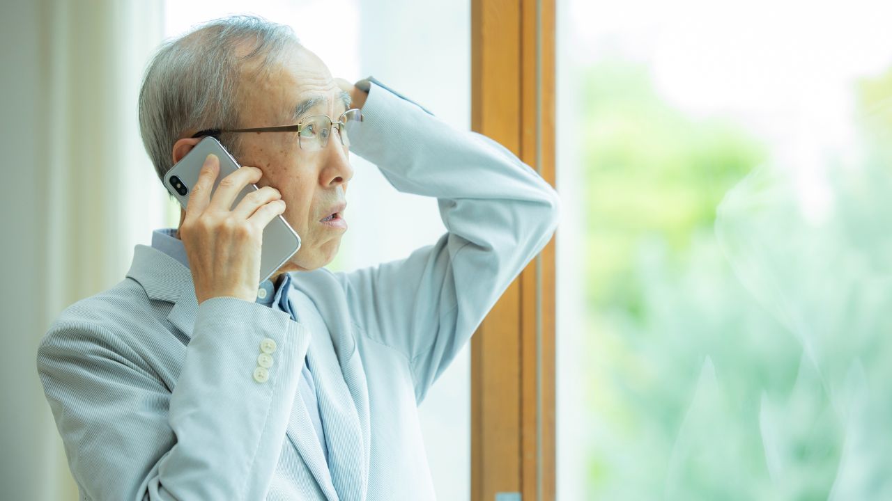 「なにかの間違いでは…」年金月20万円・72歳元教員、2月の年金振込額に異変。原因は「出し忘れた1枚の書類」