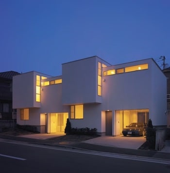 築13年たった今も、常に入居希望者が絶えない人気のビルトイン・ガレージ付きの賃貸住宅（あざみ野）。