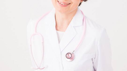 ワクチン接種会場で驚愕…目の前にいた「推定60歳女性医師」の正体【医師の実録】