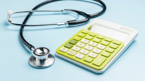 病気で働けず、収入0円。医療費「40万円」自己負担…治療費が払えない層が生まれる＜高額療養費制度改正案＞の問題点【現役訪問診療医が解説】