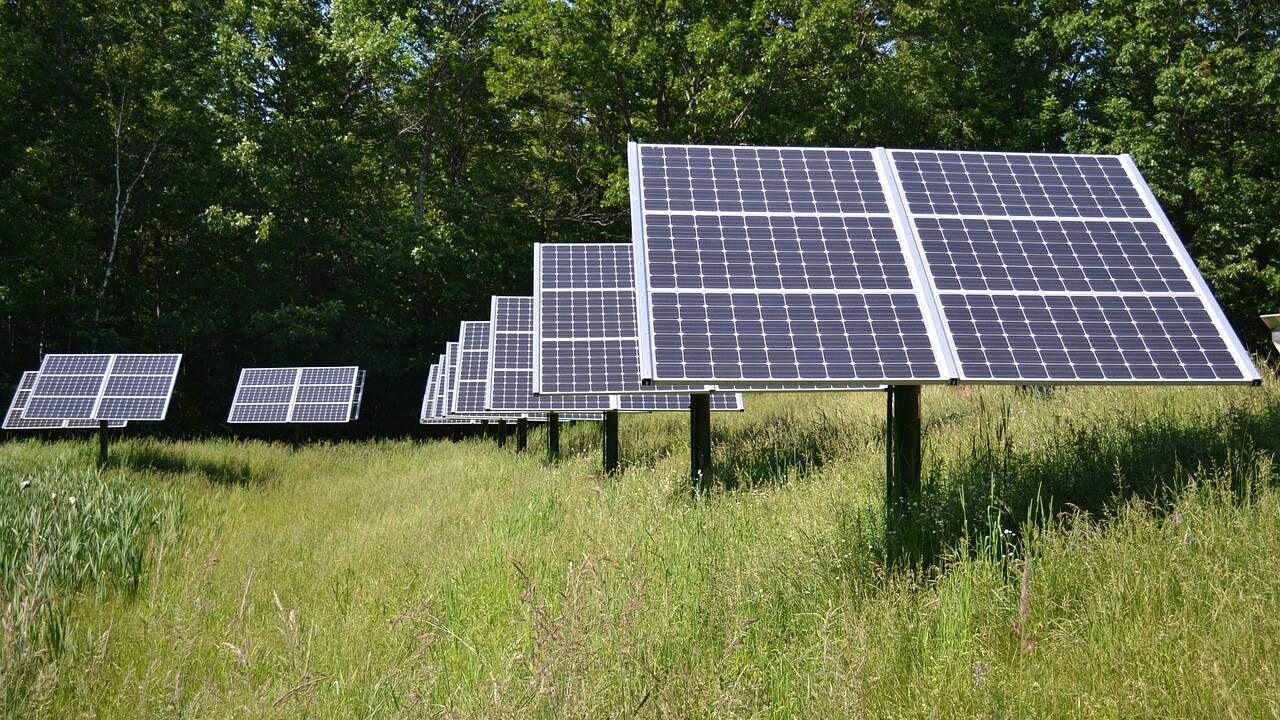 太陽光発電投資が不動産投資より「優位」といえる理由