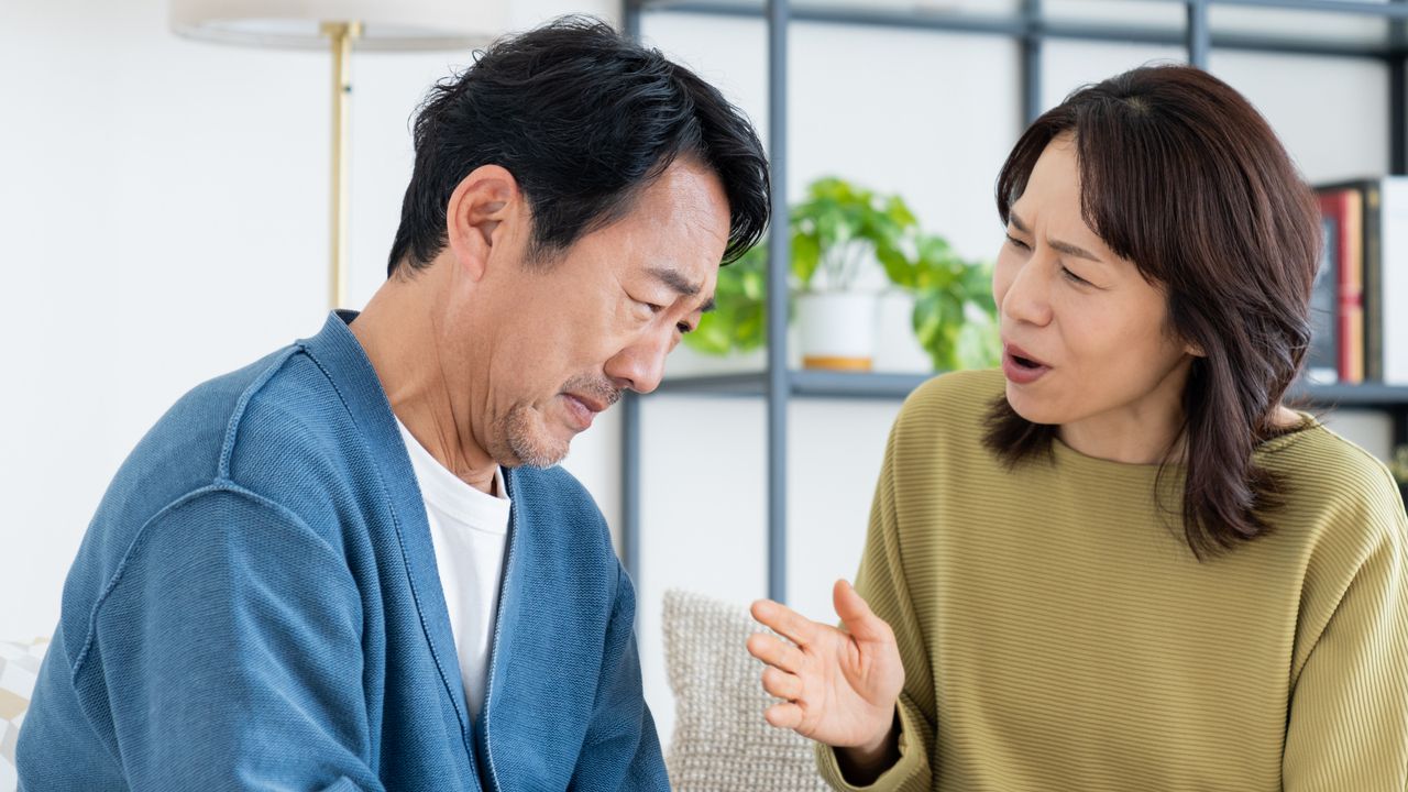 「なんでアンタの親のオムツ代を私たちが払うの？」〈貯蓄1,500万円〉58歳妻が大激怒。86歳義母の〈施設費月25万円〉、夫婦の修羅場