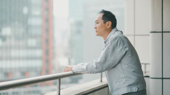 「嘘…だよな？」有名JTCに就職した“自慢の息子”に拍手喝采から1年。小遣い月2万円生活”に耐えた57歳父が、思わず叫んだ日
