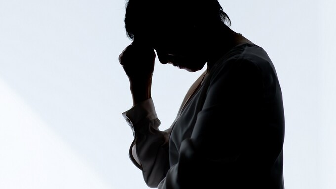 老後の希望を失いました…年金月27万円のはずが、64歳夫の急逝で〈遺族年金〉を足しても収入激減。遺された妻の絶望【FPの助言】