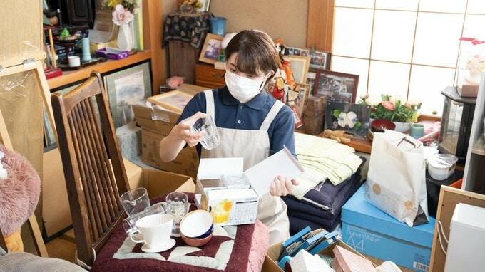親が亡くなったら「30万点の遺品」が残る？アメリカの相続で問われる「大量の家財」の処分方法【国際税理士が解説】