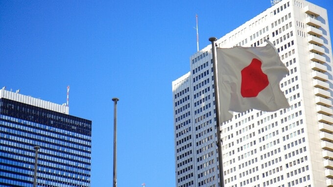 正社員限定ではありますが…日本企業の終身雇用、いまの時代も「継続中」といえるワケ【経済評論家が解説】