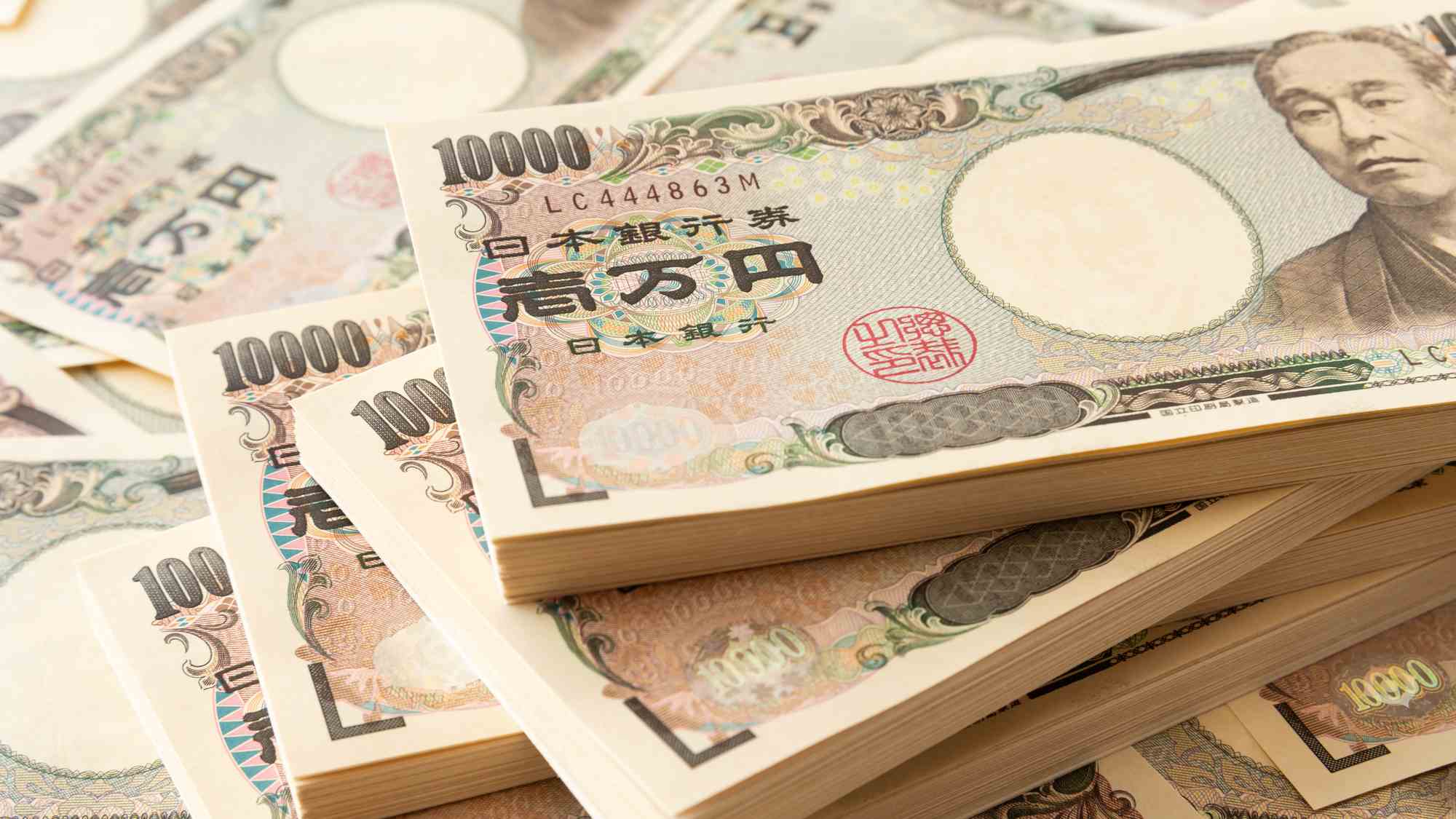 富裕層の「財産没収」に本気モードの日本政府…包囲網強化の裏