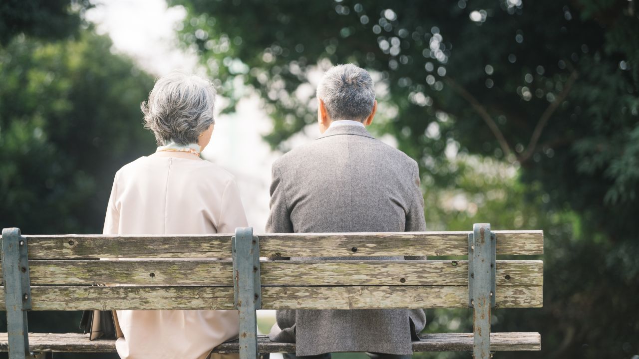 バスは1時間に2本、スーパーも遠い…78歳夫婦「本当に不便」と言いながら、限界ニュータウン・築50年の戸建てを1,000万円かけてリフォームした「納得の理由」