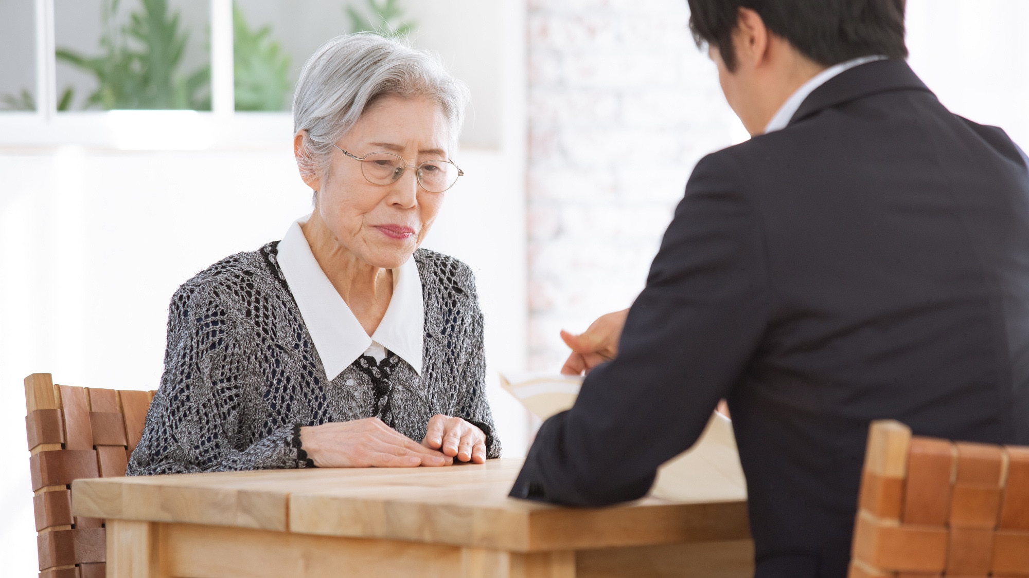 「5,000万円の相続を放棄してでも兄と縁を切りたい」75歳の相続人女性が、兄の遺産を〈不本意に〉相続することになった理由【専門行政書士が解説】