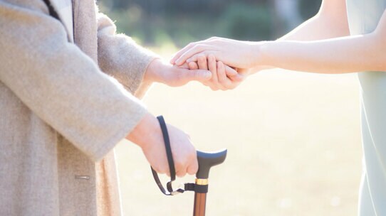 業種別に見る「外国人雇用の傾向と対策」〜福祉サービス業編