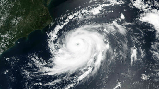 台風被害の「責任」は誰にあるのか?賃貸物件の窓が割れたら…