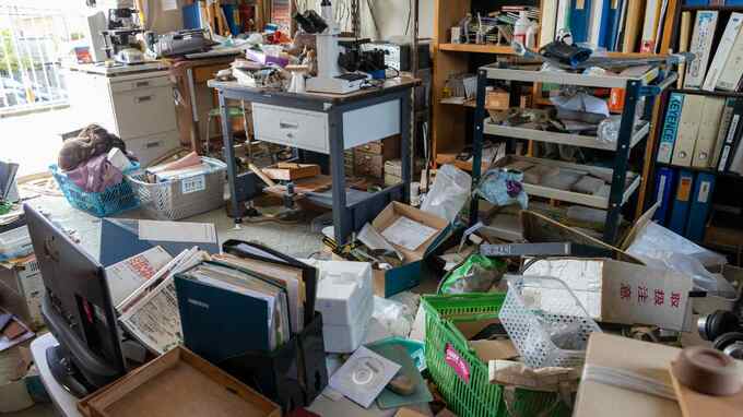 「足の踏み場がない…」年金月20万円・孤独に暮らす父、“築50年の実家”に広がっていたまさかの光景